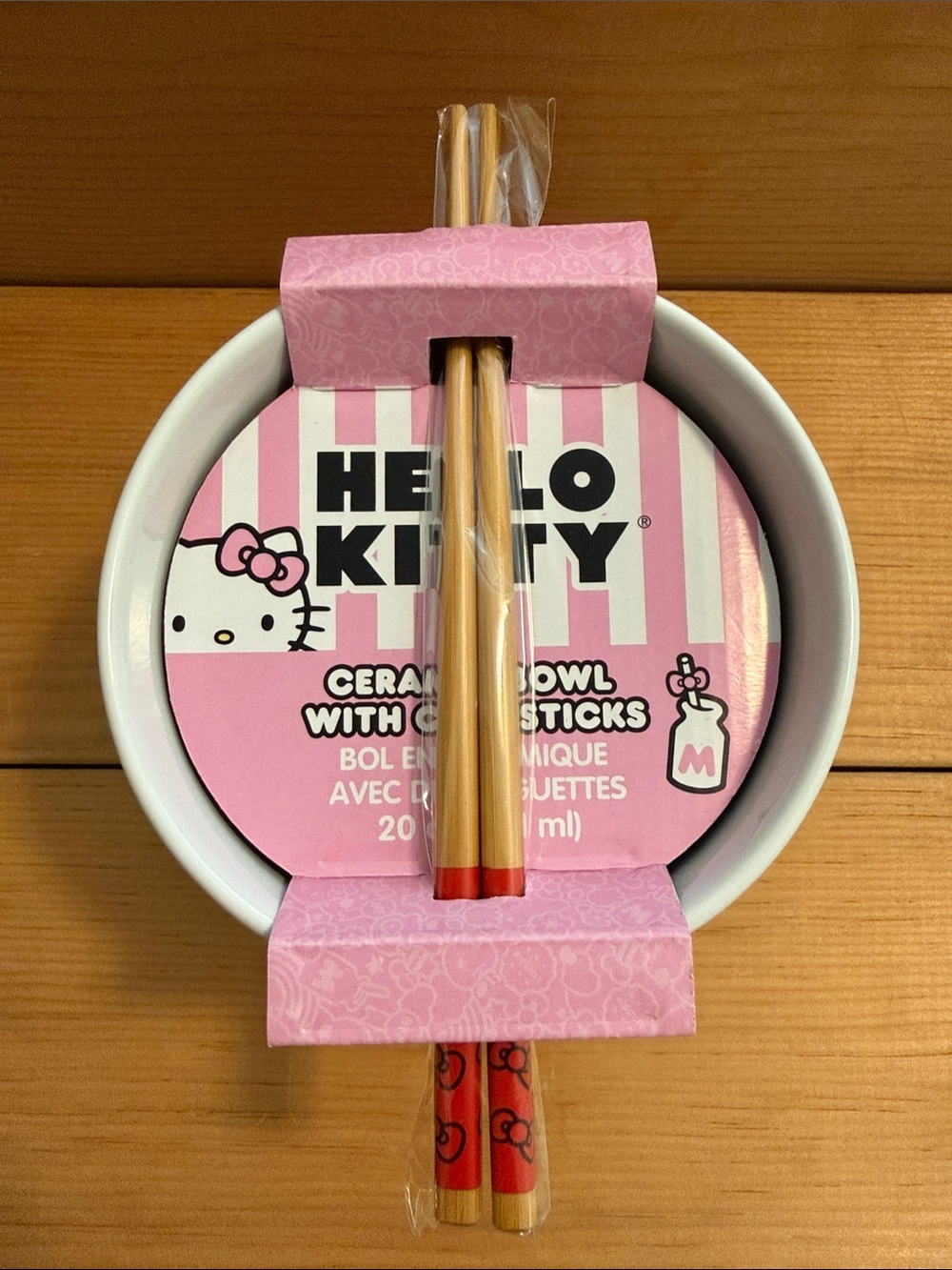 NWT Adorable 20-oz Hello Kitty Ceramic Bowl w/Bamboo Chopsticks